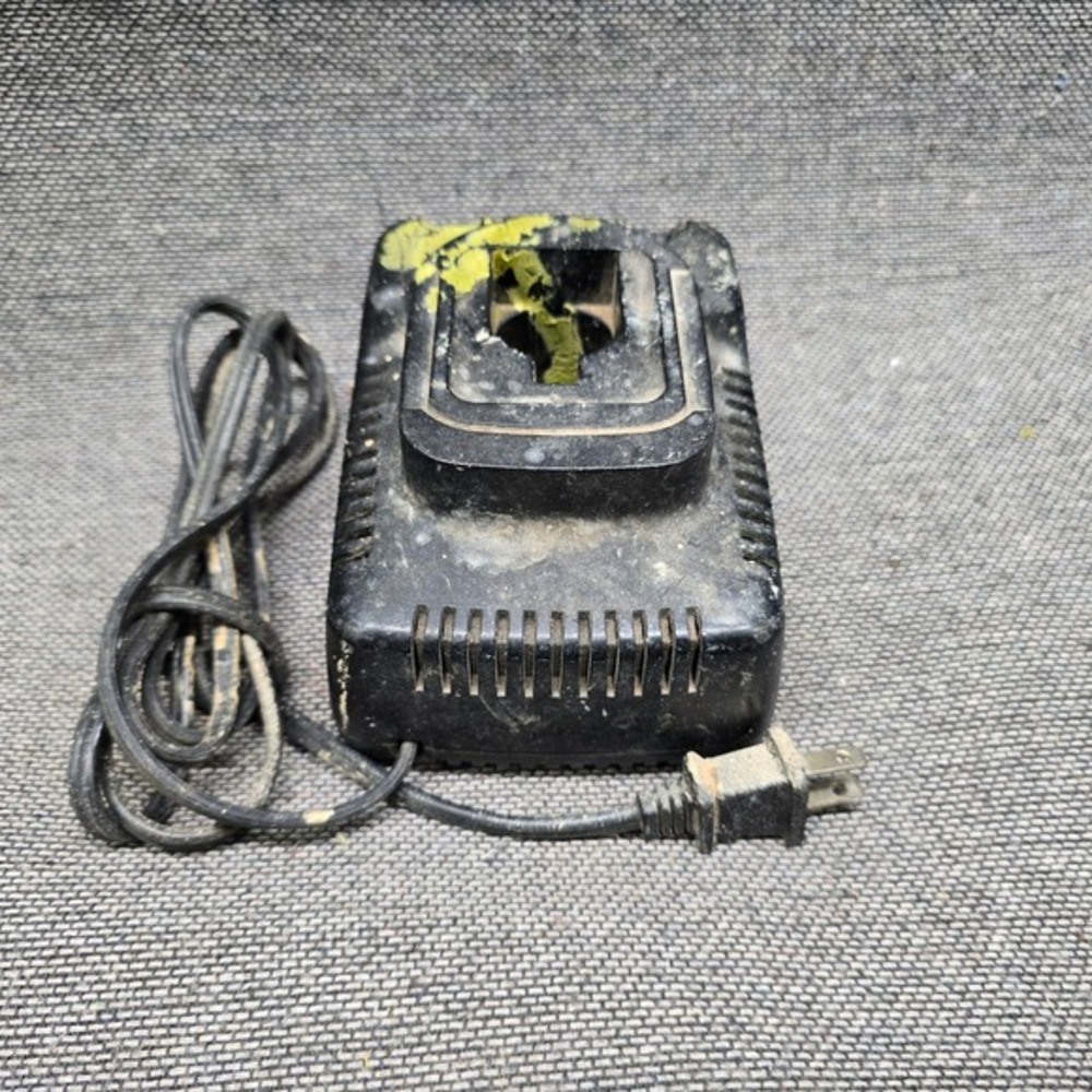 DeWalt DW9116 Battery Charger‎ 7.2V-18V NiCd 1-Hour Fast Charger Black Untested